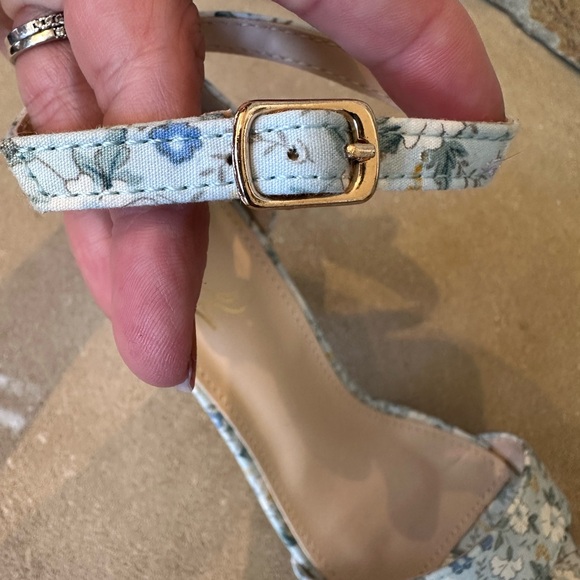 Perphy Floral Printed Open Toe Ankle Strap Chunky Heel Sandals - Picture 6 of 9